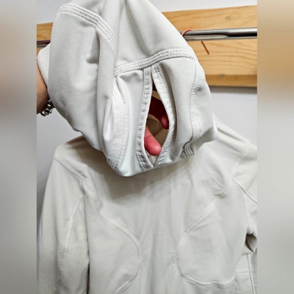 Lululemon Pull Over - Picture 6 of 7